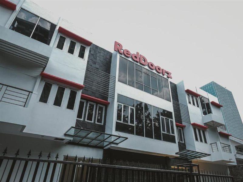 红多兹Plus酒店-近布洛克M广场 雅加达 外观 照片